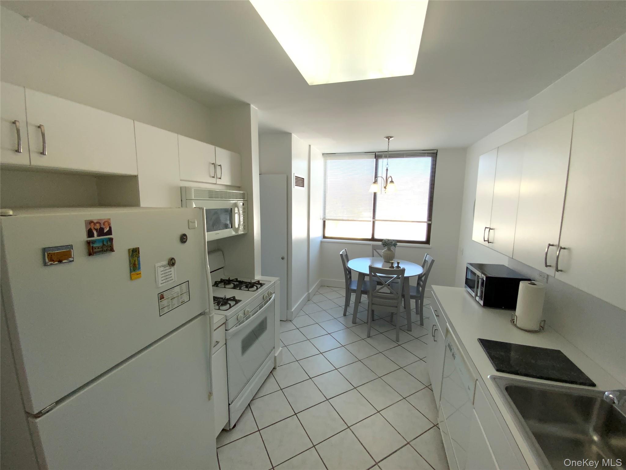 #15 photo, 27110 Grand Central Parkway, कुईंस Floral Park , NY 11005