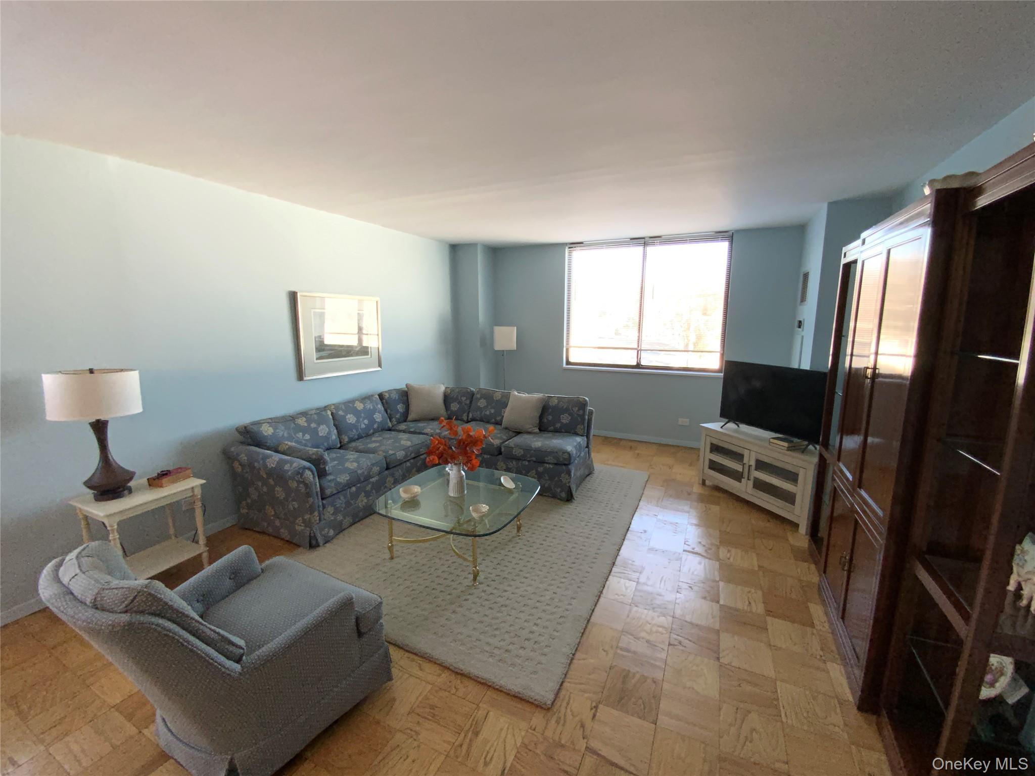 #2 photo, 27110 Grand Central Parkway, कुईंस Floral Park , NY 11005