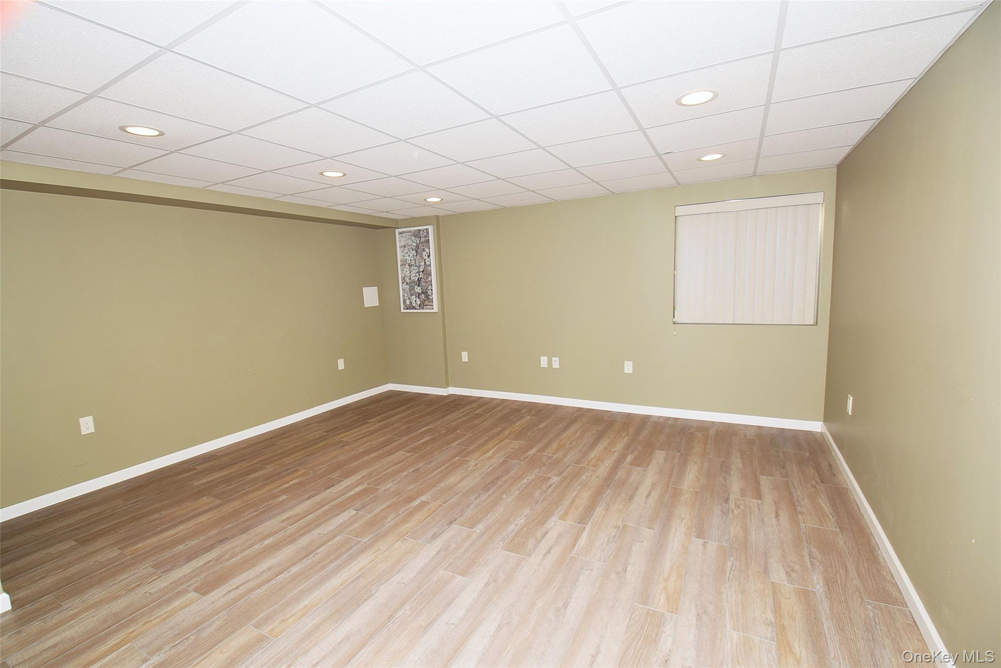 #12 photo, 21 Virginia Pine Lane Lane, سوفولك Bay Shore , NY 11706