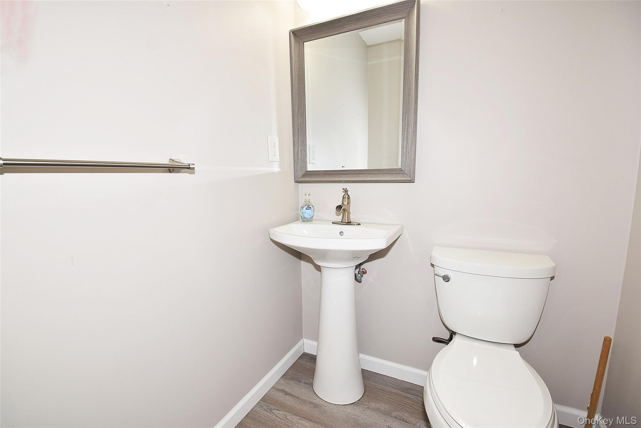 #9 photo, 21 Virginia Pine Lane Lane, سوفولك Bay Shore , NY 11706