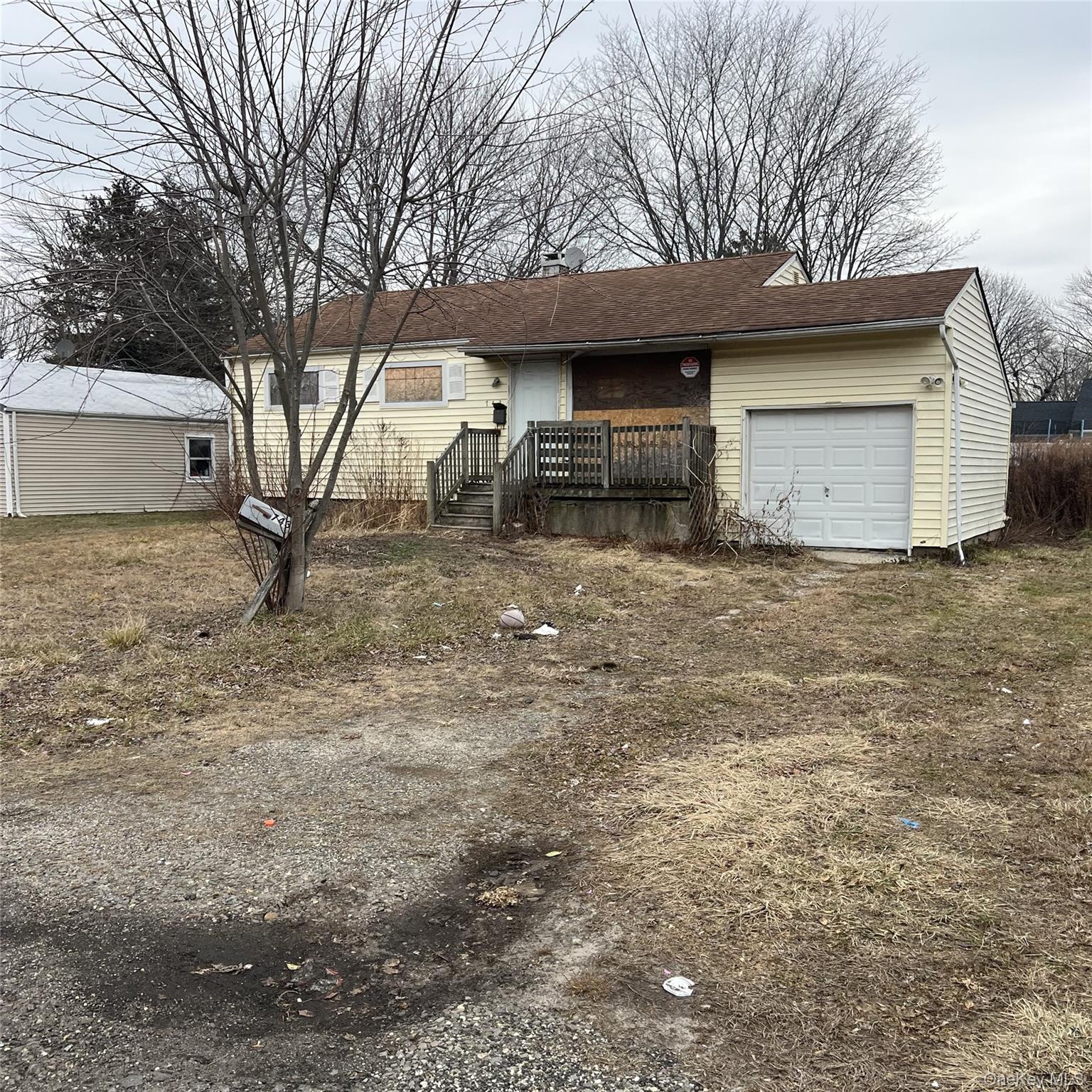 #1 photo, 743 Hoffman Avenue, Bellport , NY 11713