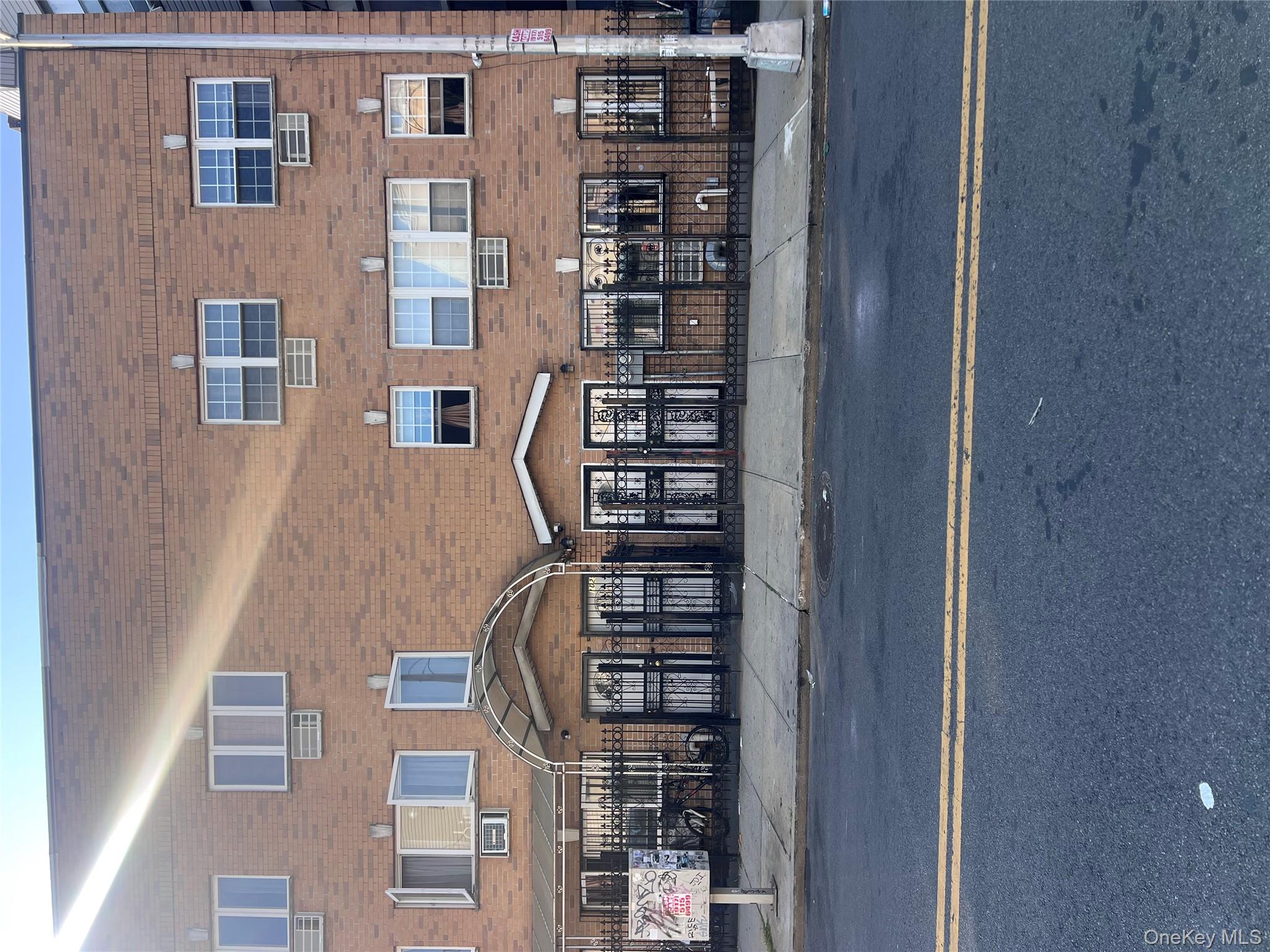 #1 photo, 1031 Halsey Street, הברונקס Brooklyn , NY 11207