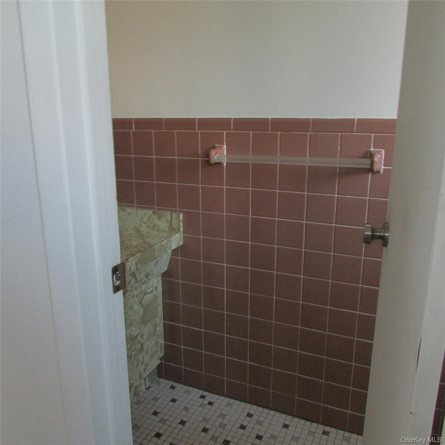 #6 photo, 1330 Herald Avenue, 长岛 Elmont , NY 11003