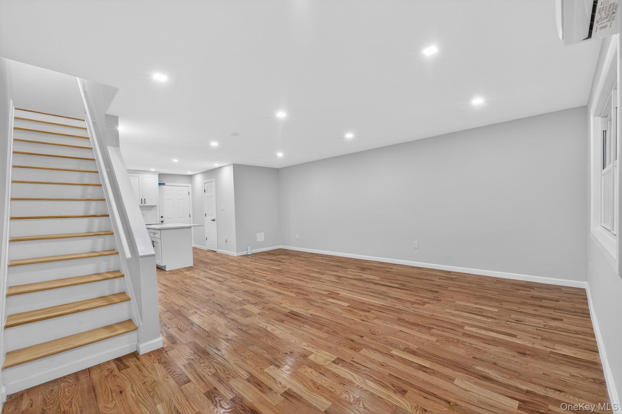 #4 photo, 592 Powell Street, ब्रुकलीन Brooklyn , NY 11212