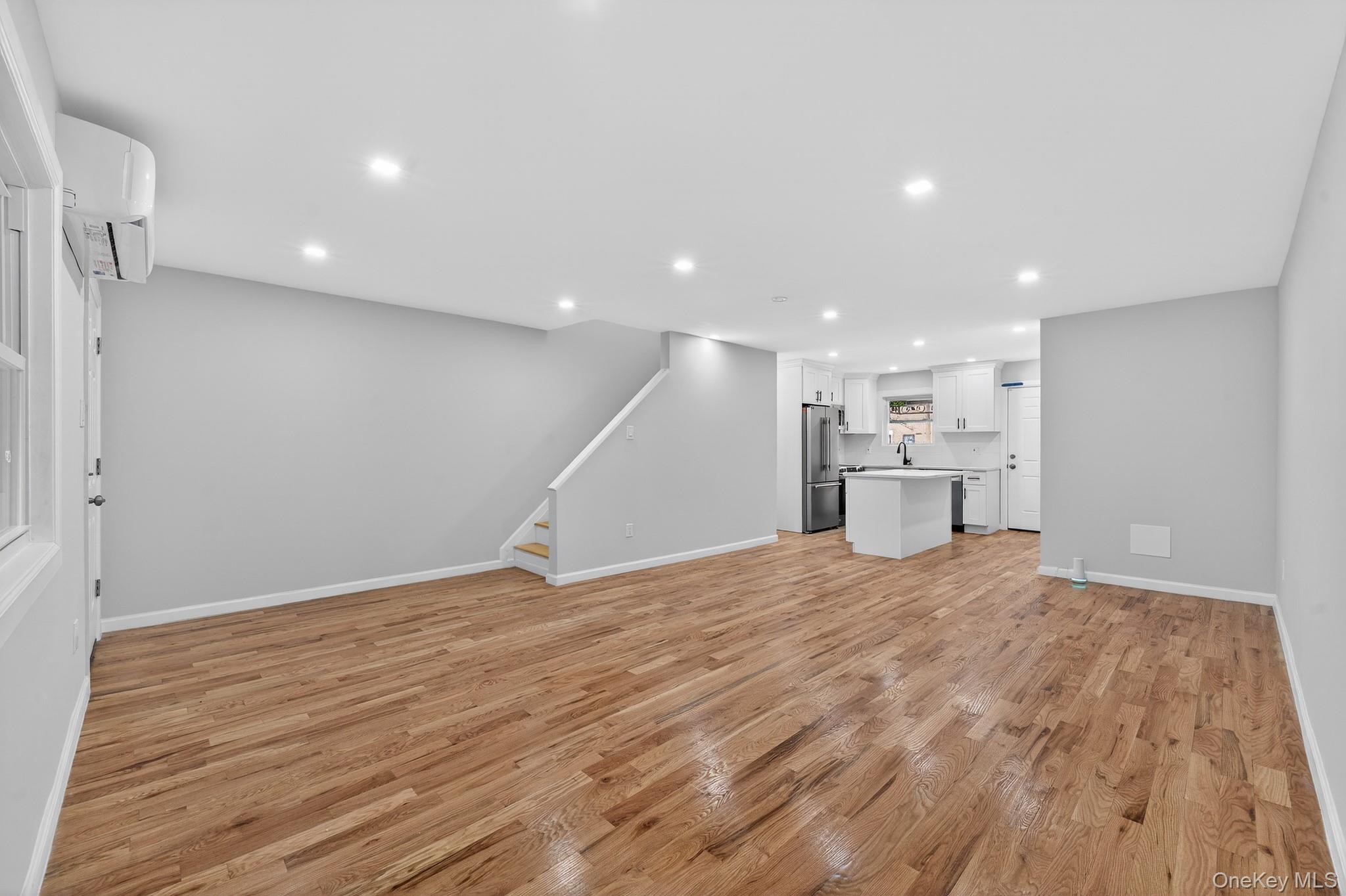 #6 photo, 592 Powell Street, ब्रुकलीन Brooklyn , NY 11212