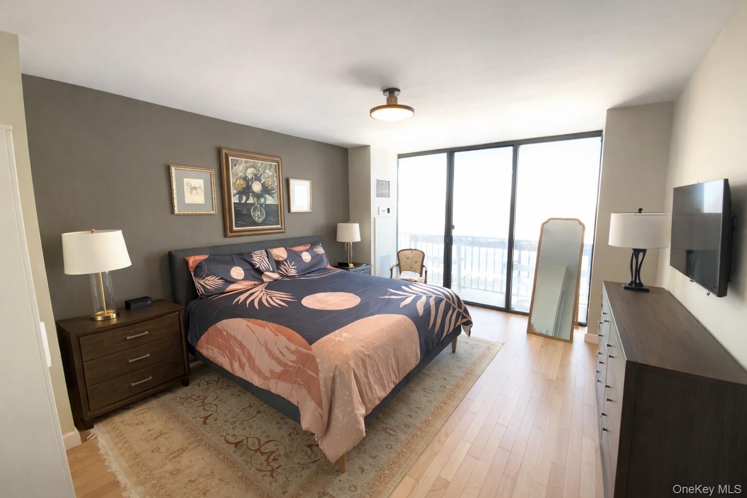 #20 photo, 26910 Grand Central Parkway, कुईंस Floral Park , NY 11005