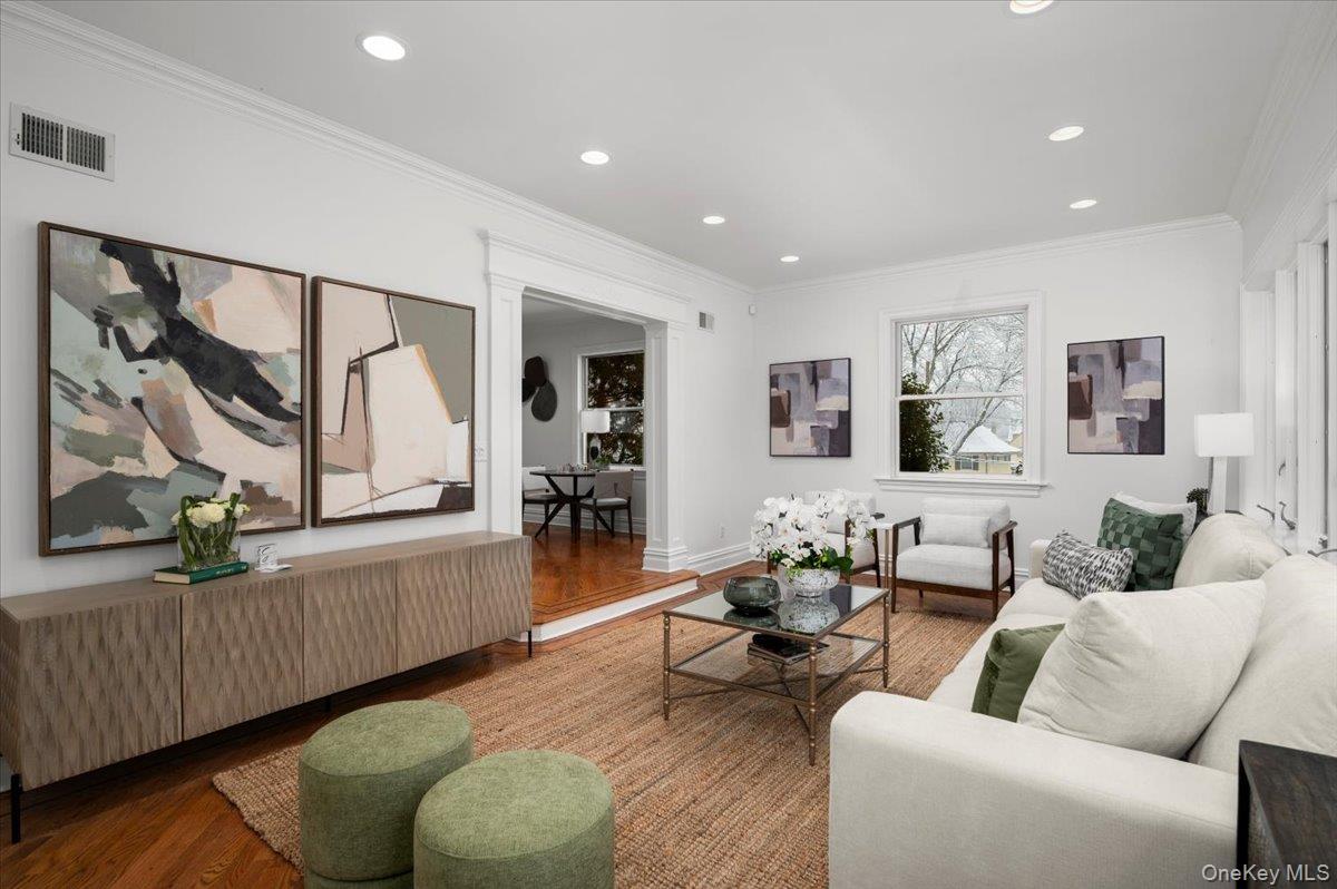 #11 photo, 31 Howell Avenue, Larchmont , NY 10538