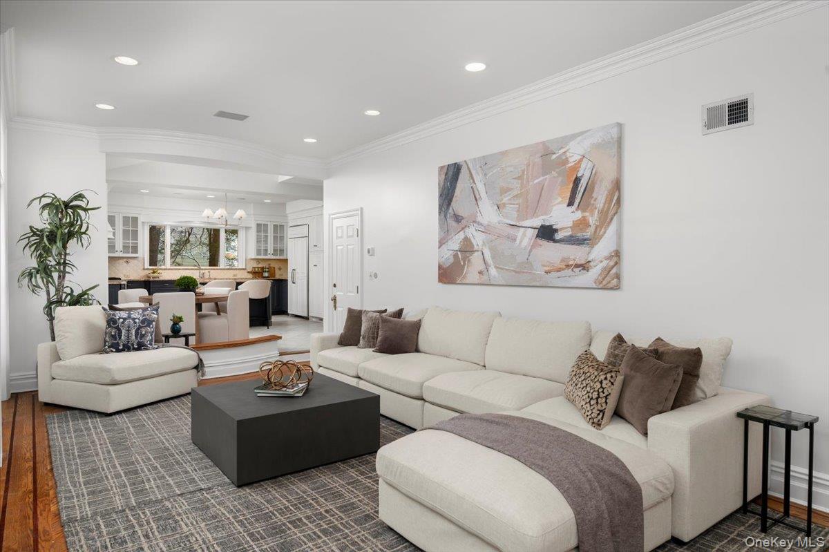 #12 photo, 31 Howell Avenue, Larchmont , NY 10538