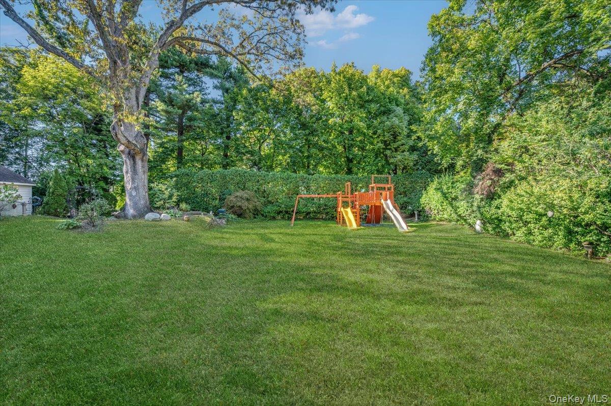 #4 photo, 31 Howell Avenue, Larchmont , NY 10538