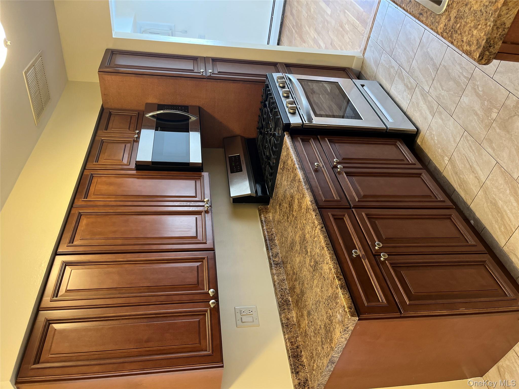 #6 photo, 11 Brevoort Drive, Pomona , NY 10970