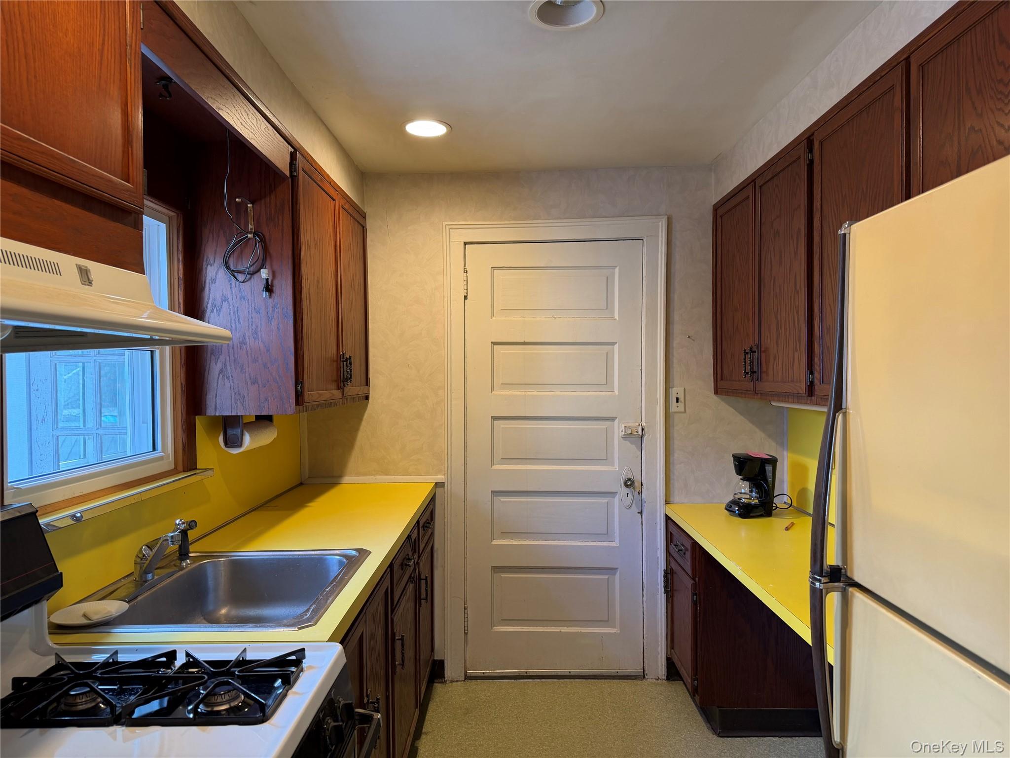 #3 photo, 8 Maple Avenue, Tarrytown , NY 10591