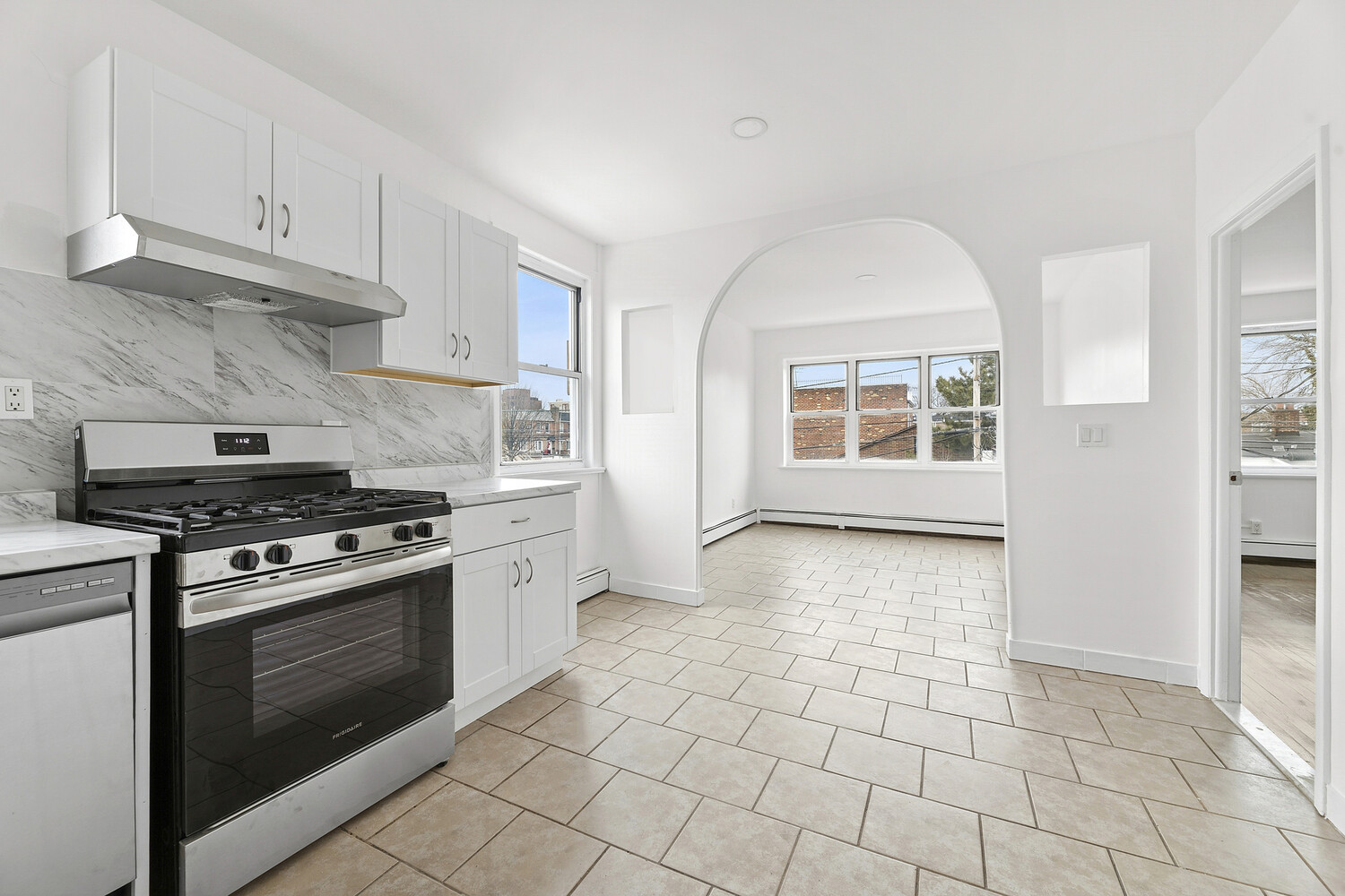 #1 photo, Ditmars Steinway, קווינס Ditmars Steinway , NY 11105