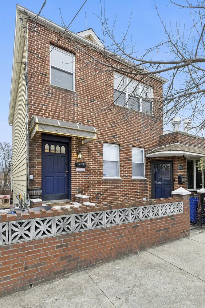 #9 photo, Ditmars Steinway, קווינס Ditmars Steinway , NY 11105