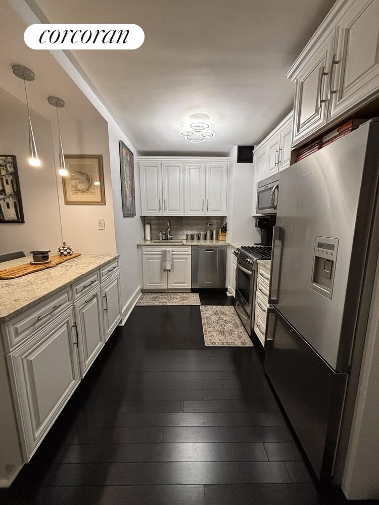 #2 photo, 305 E 40TH Street, मैनहटन Murray Hill , NY 10017