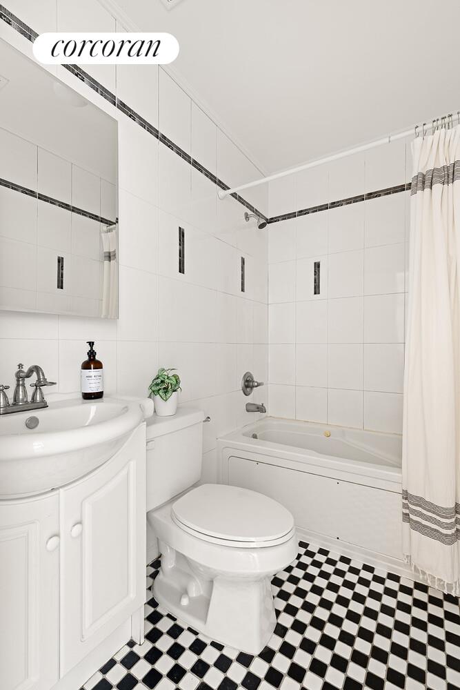 #7 photo, 963 KENT Avenue, ब्रुकलीन Bedford-Stuyvesant , NY 11205