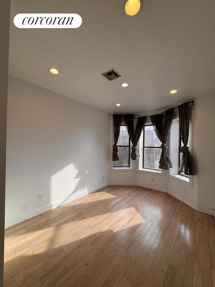 #5 photo, Brooklyn, ब्रुकलीन Crown Heights , NY 11233