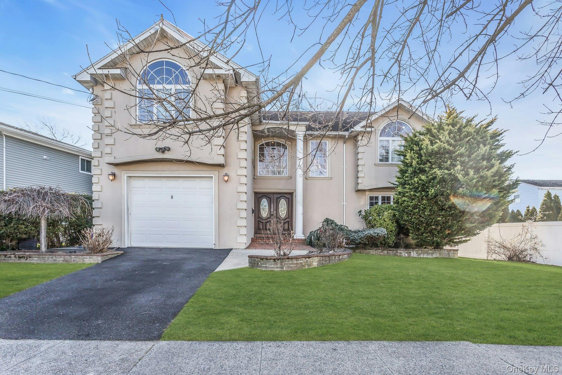 #1 photo, 4 Laurette Lane, नासाउ काउंटी Freeport , NY 11520