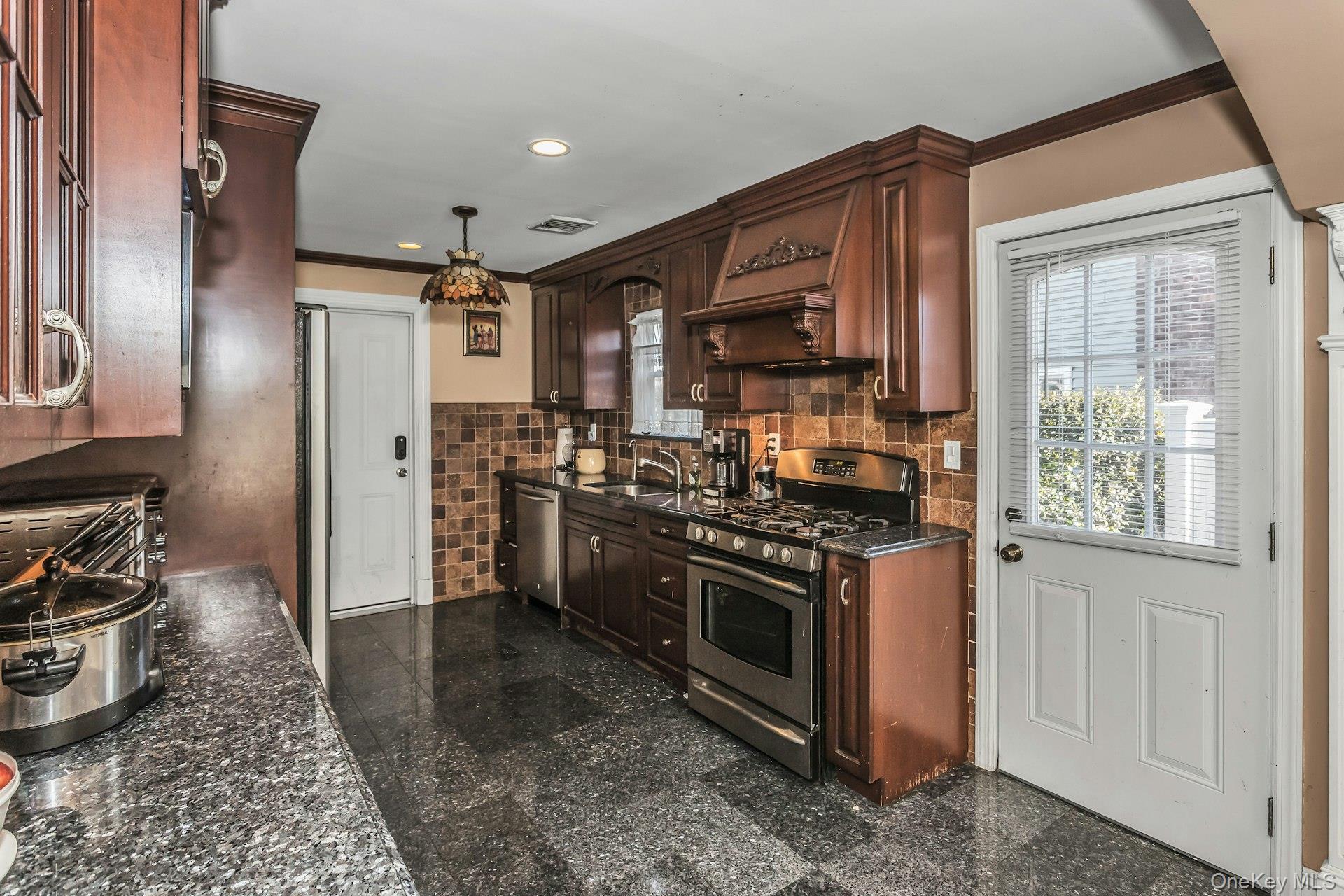 #11 photo, 4 Laurette Lane, नासाउ काउंटी Freeport , NY 11520