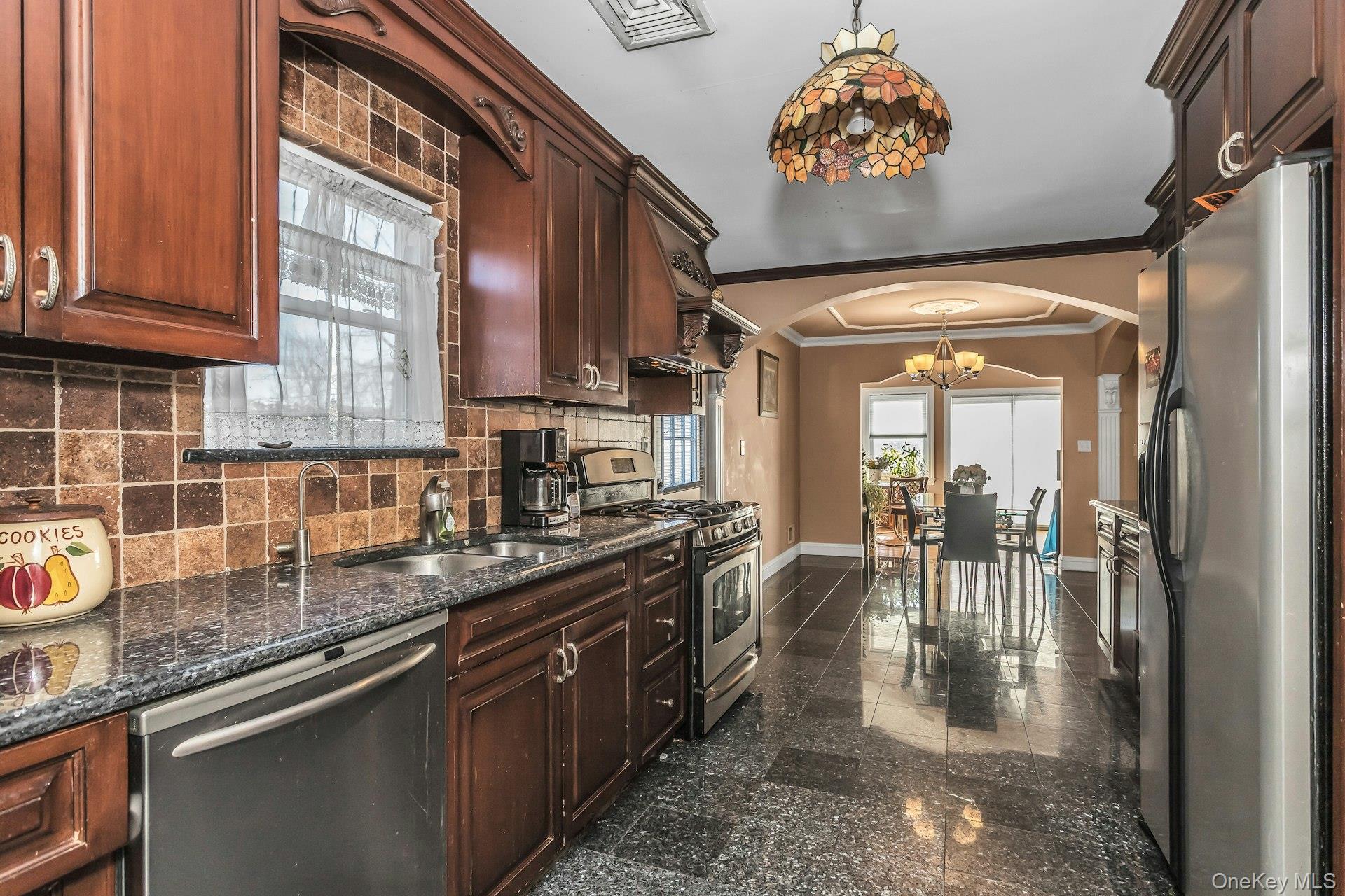 #9 photo, 4 Laurette Lane, नासाउ काउंटी Freeport , NY 11520