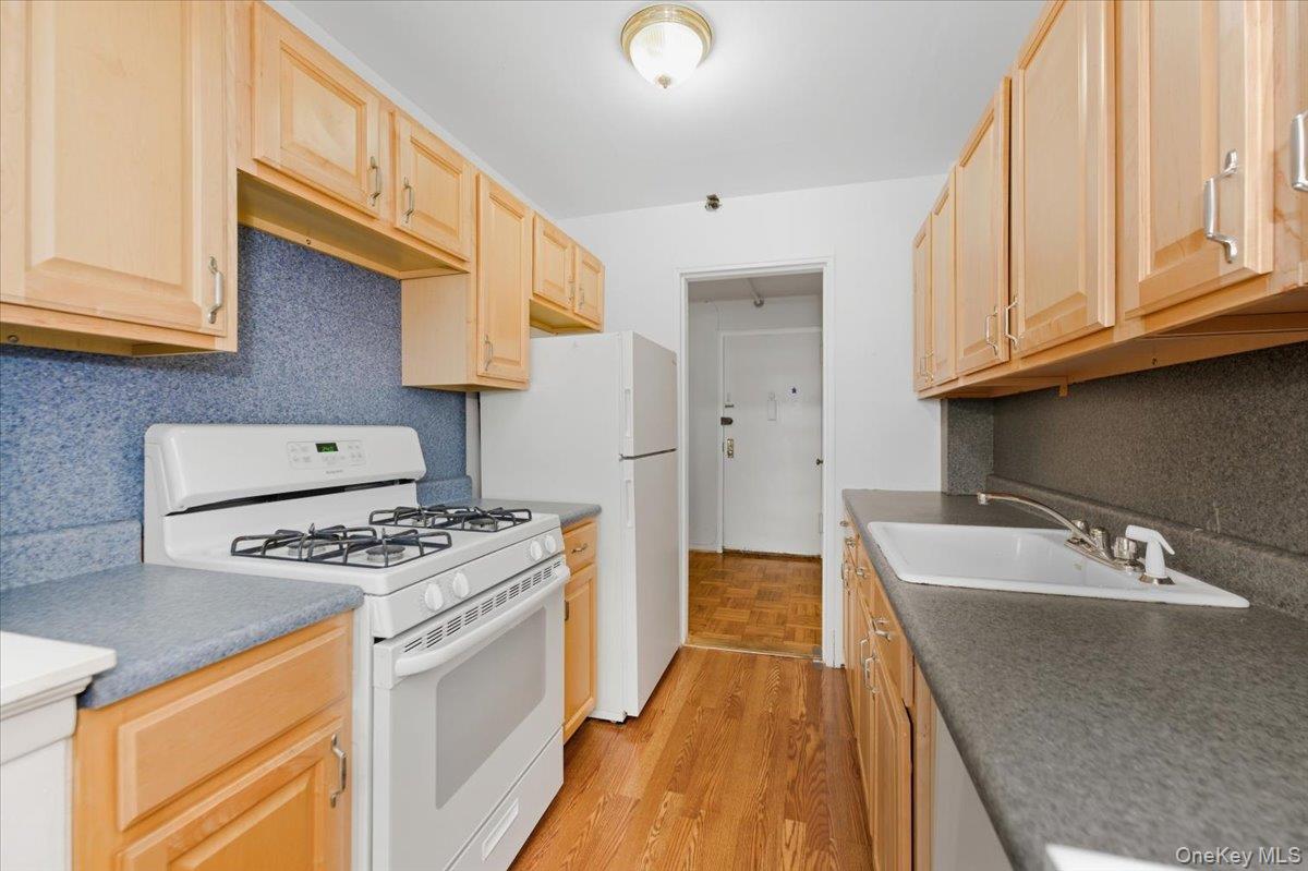 #8 photo, 560 W Broadway, Long Beach , NY 11561