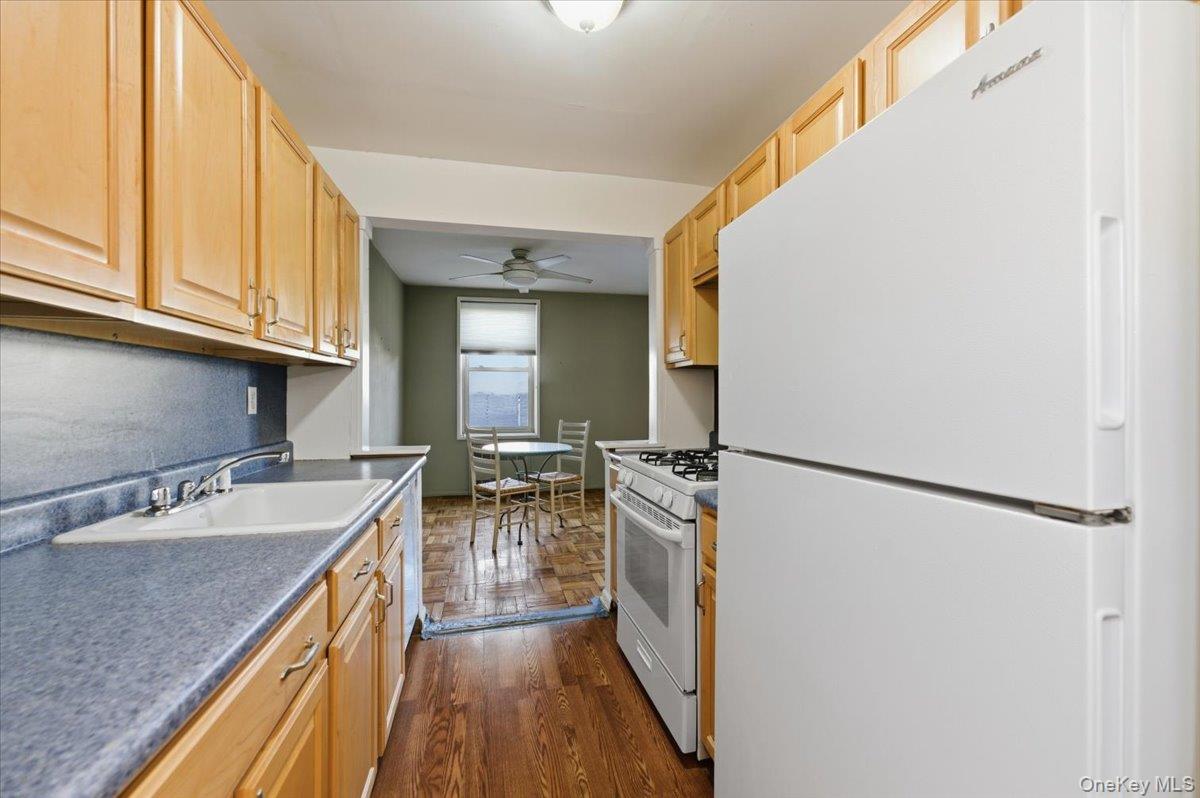 #9 photo, 560 W Broadway, Long Beach , NY 11561