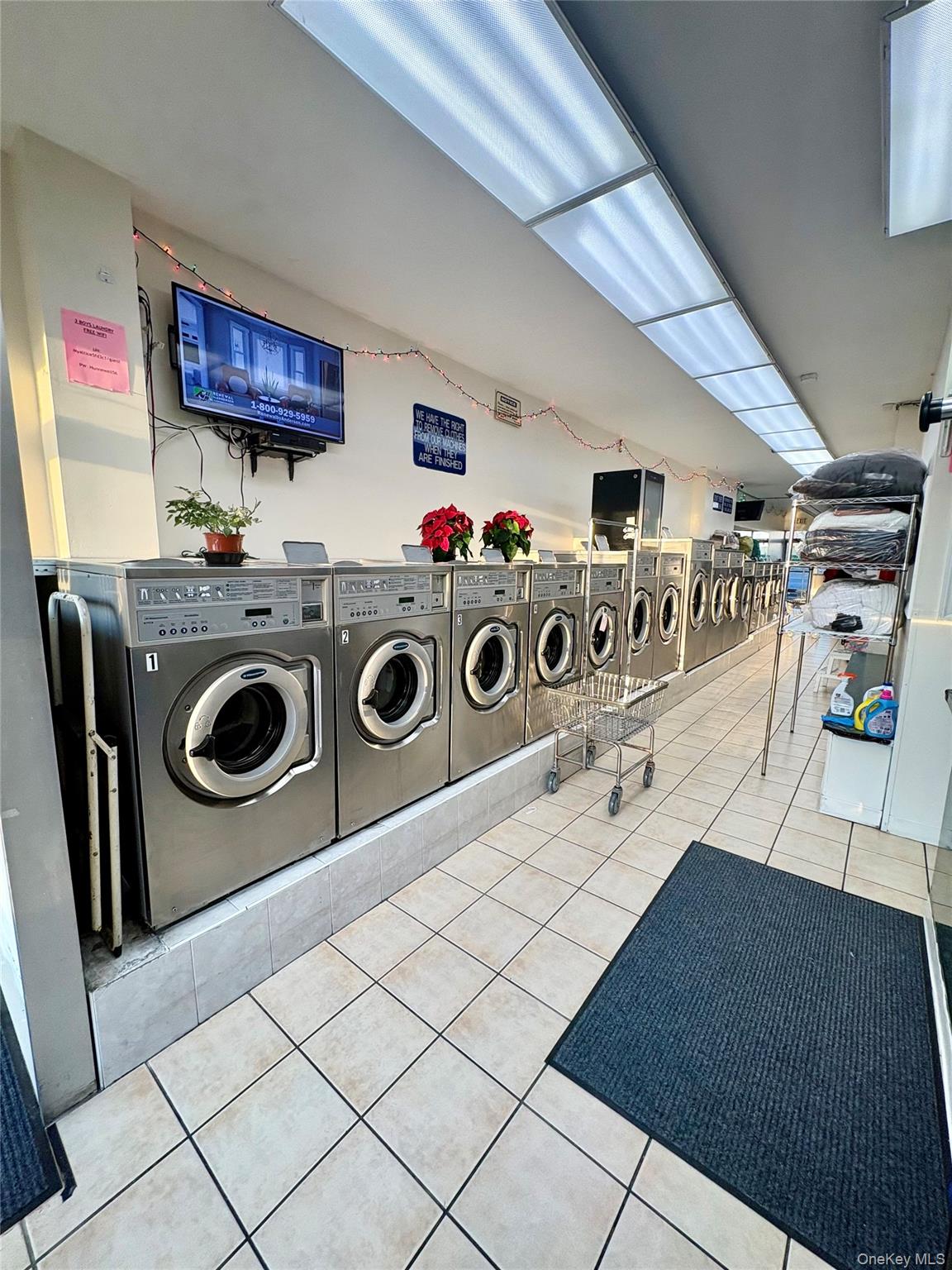 #1 photo, 297 EAST MEADOW Avenue, 長島 East Meadow , NY 11554