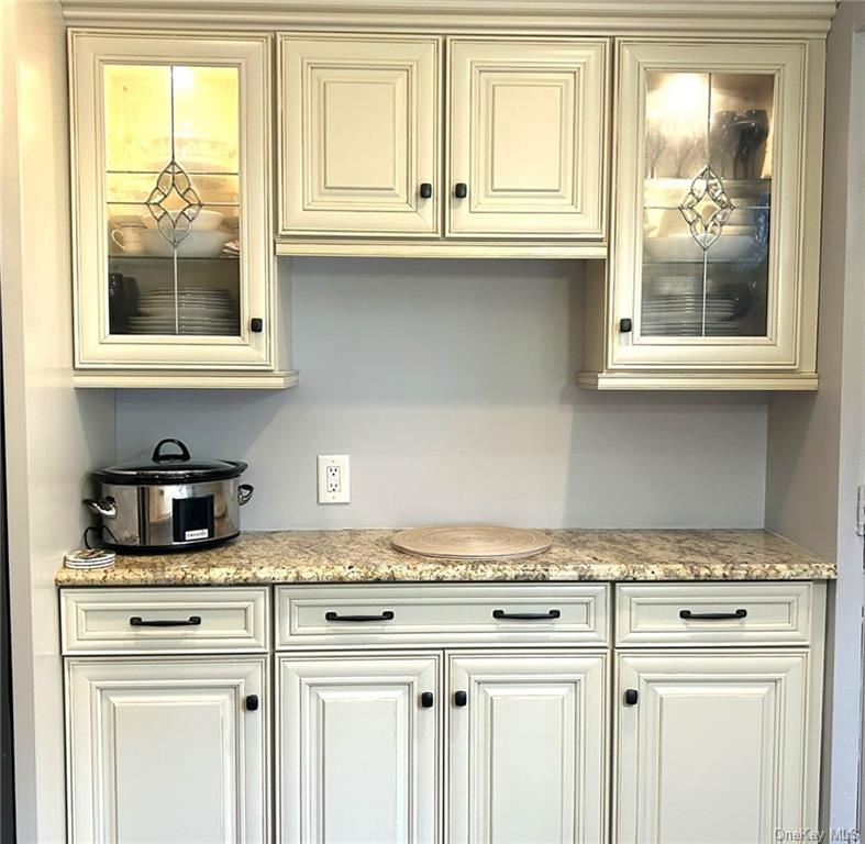 #14 photo, 3172 Whitney Avenue, Бруклин ‖ Brooklyn , NY 11229