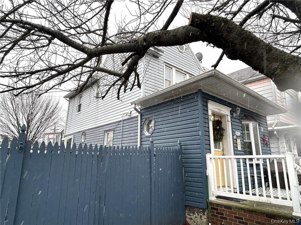 #3 photo, 3172 Whitney Avenue, Бруклин ‖ Brooklyn , NY 11229