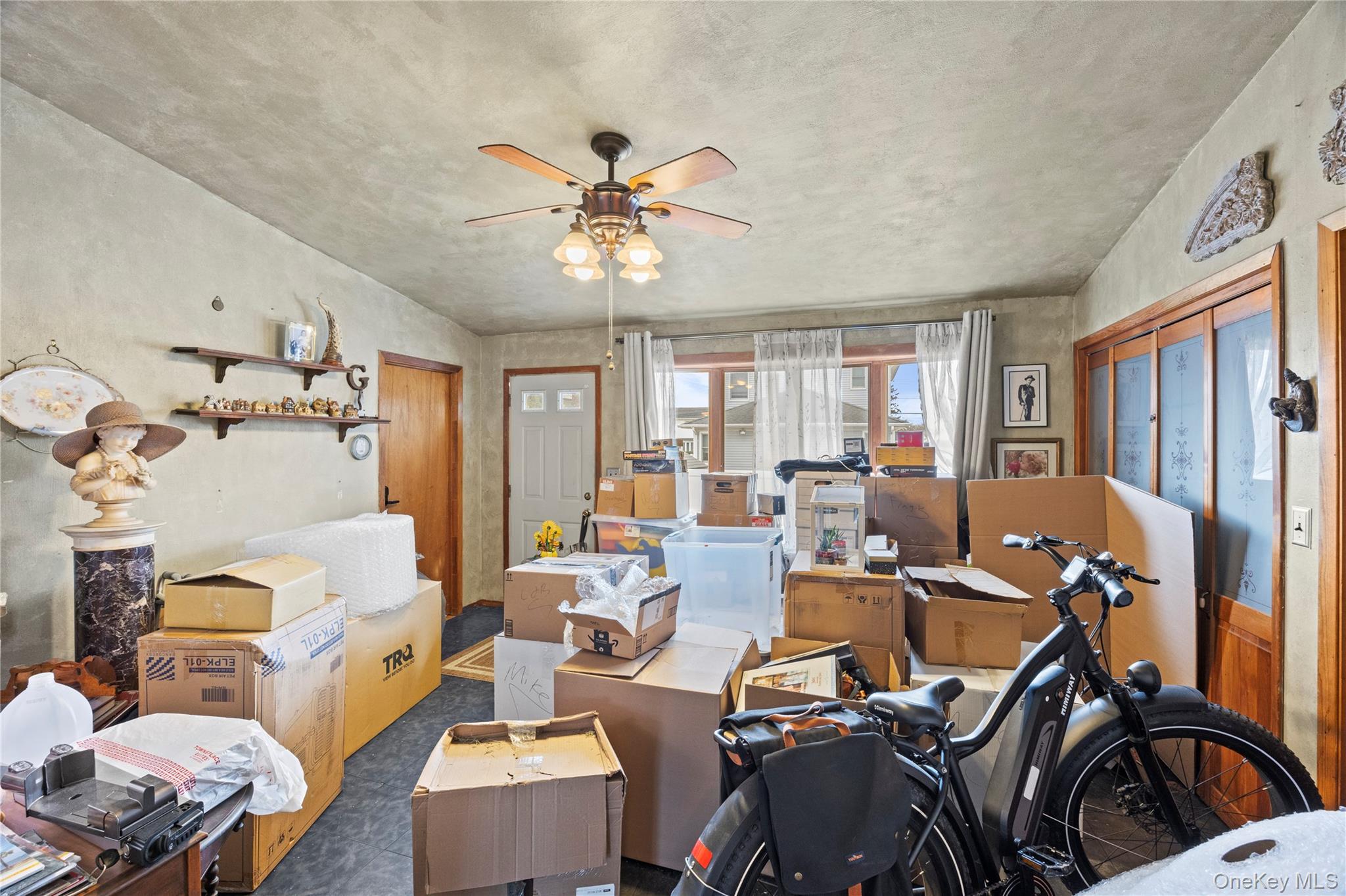 #12 photo, 2340 Devon Street, מחוז נסאו East Meadow , NY 11554