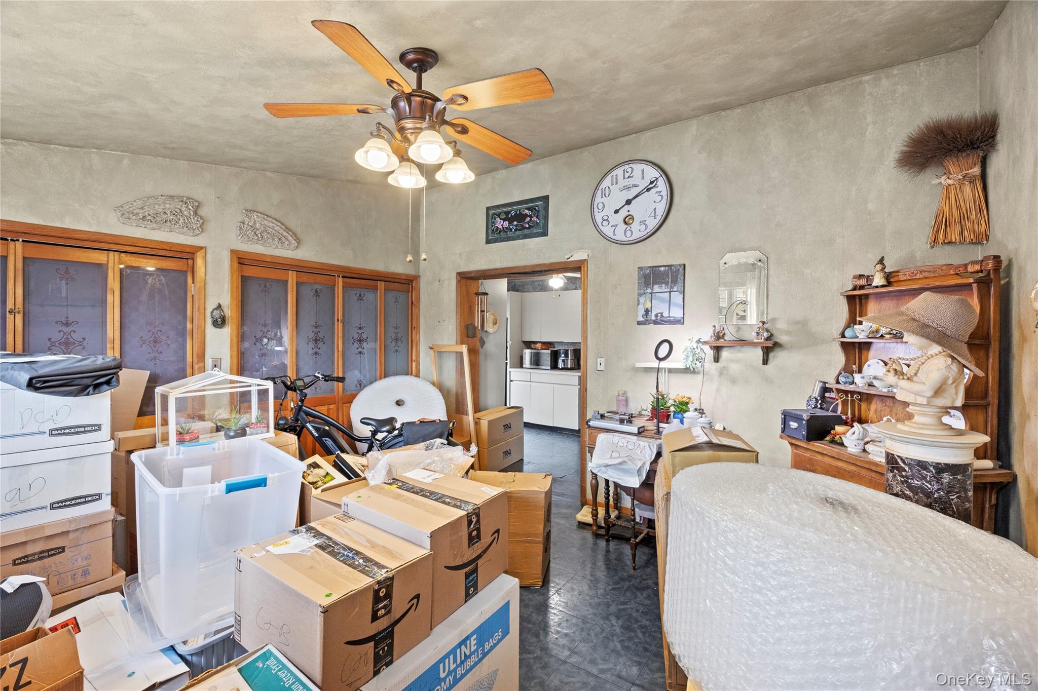 #13 photo, 2340 Devon Street, מחוז נסאו East Meadow , NY 11554