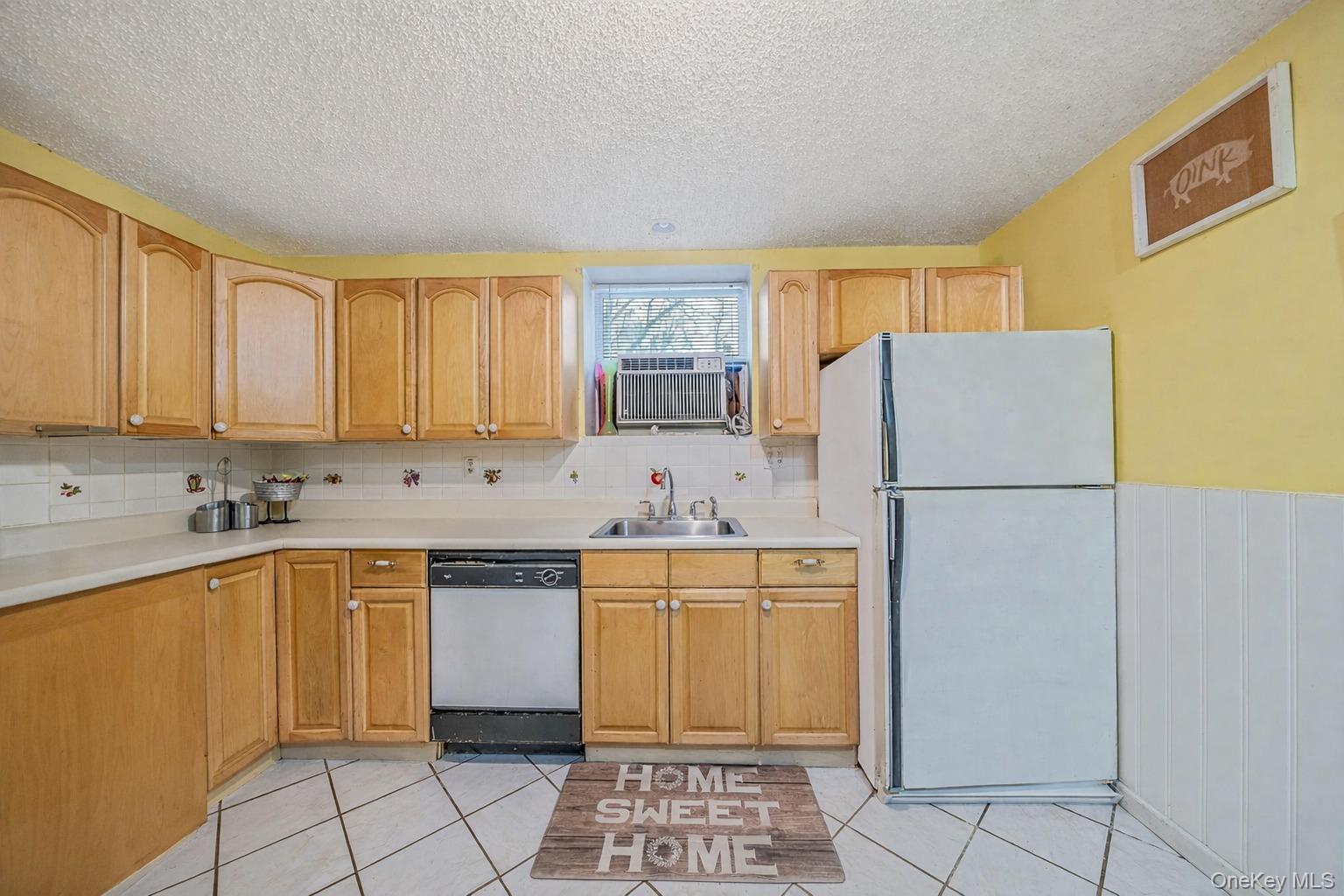 #14 photo, 7 Poinsetta Avenue, Middle Island , NY 11953