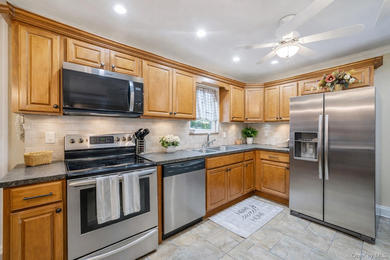 #7 photo, 7 Poinsetta Avenue, Middle Island , NY 11953