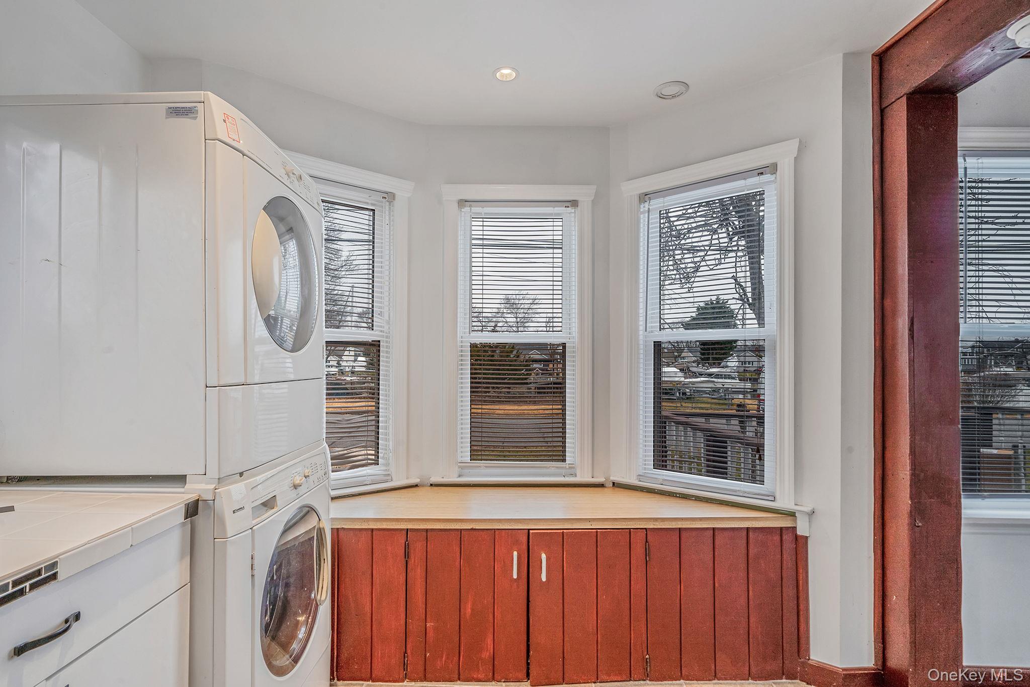 #10 photo, 8 Eastern Concourse, सफ़ोक काउंटी Amityville , NY 11701