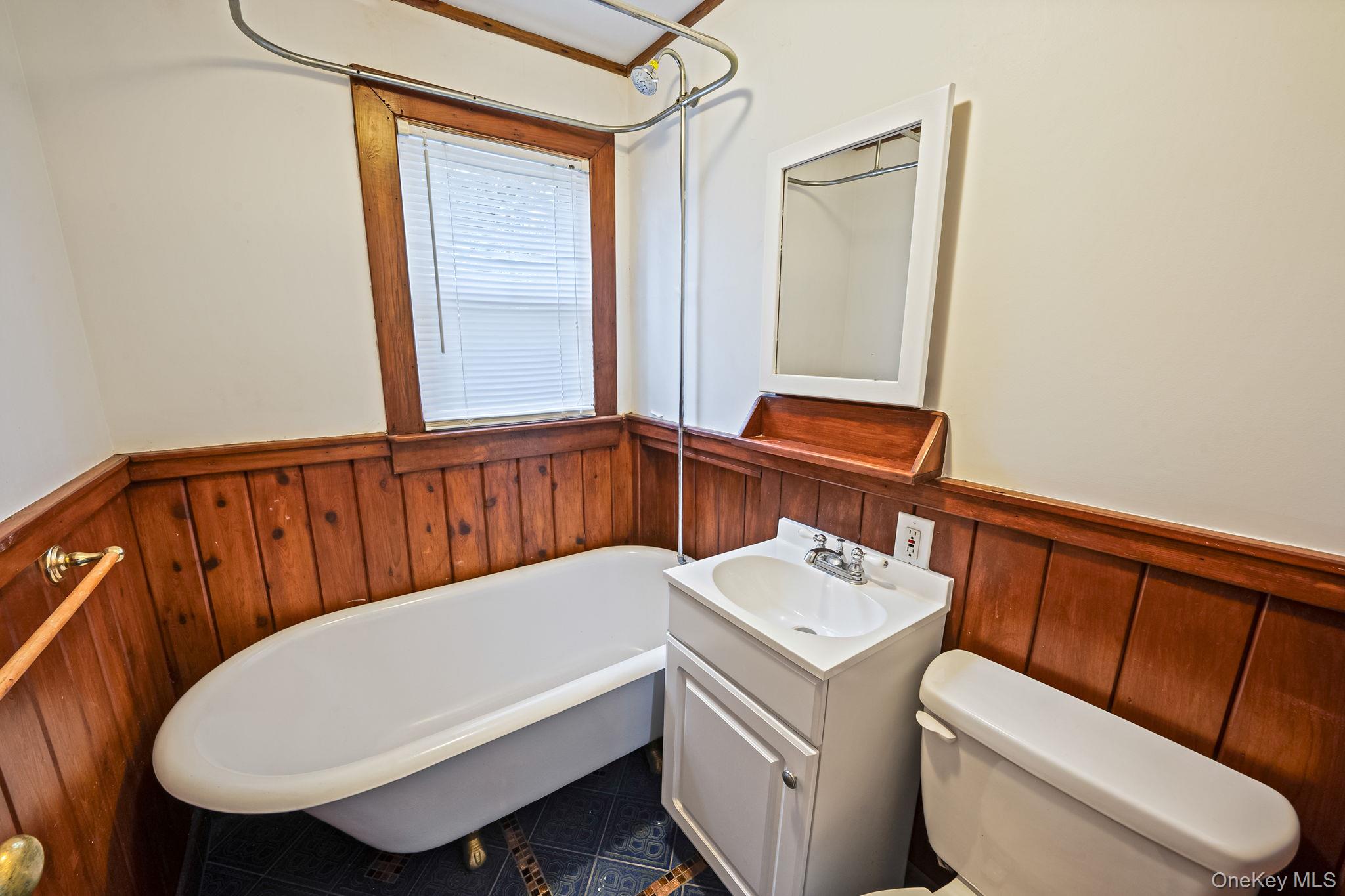 #15 photo, 8 Eastern Concourse, सफ़ोक काउंटी Amityville , NY 11701