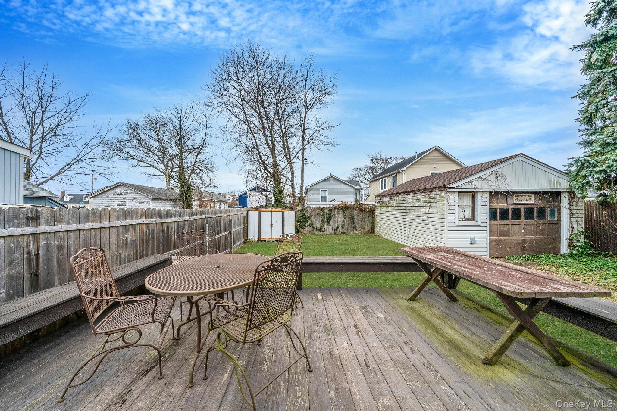 #16 photo, 8 Eastern Concourse, सफ़ोक काउंटी Amityville , NY 11701