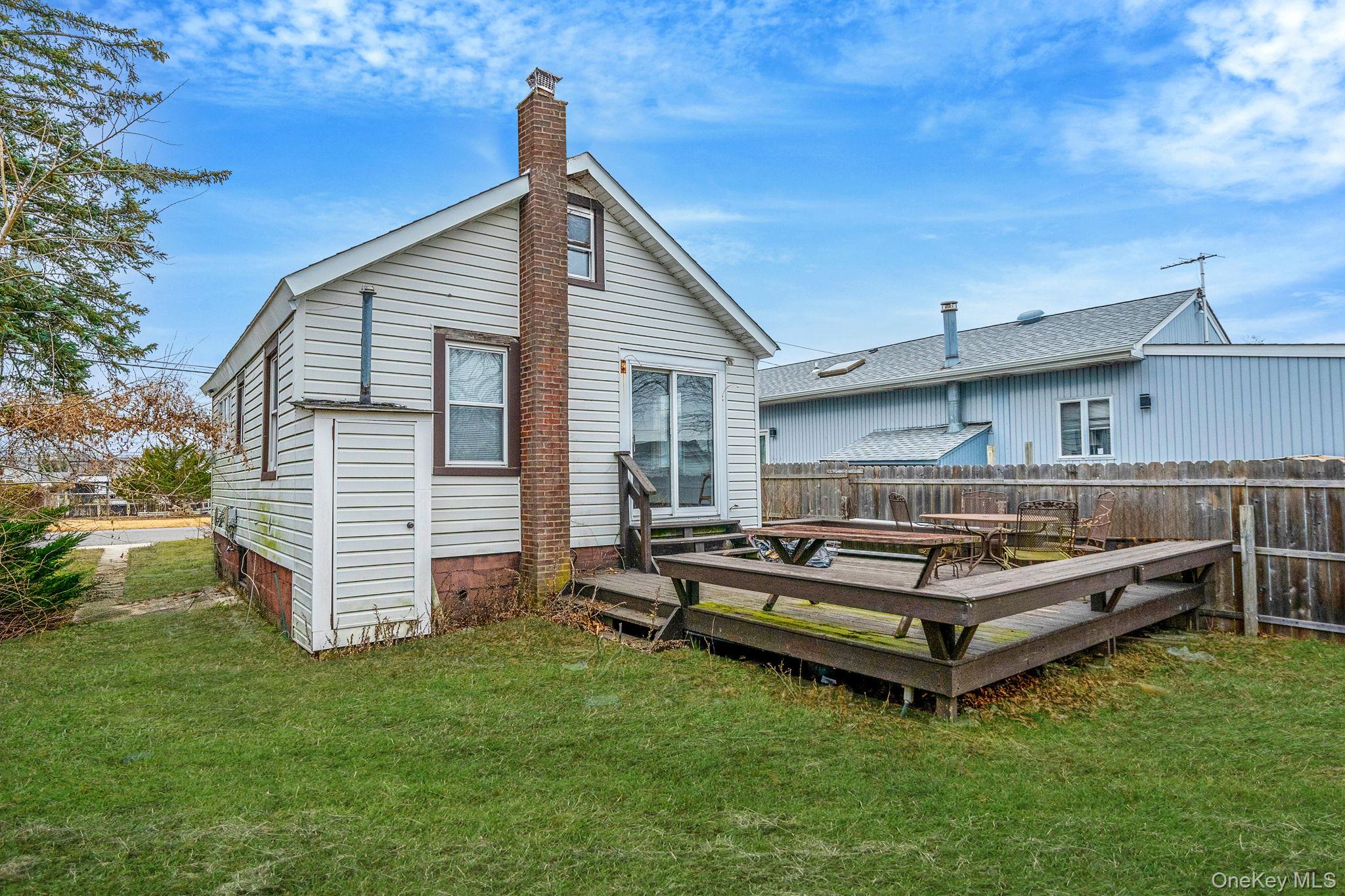 #17 photo, 8 Eastern Concourse, सफ़ोक काउंटी Amityville , NY 11701