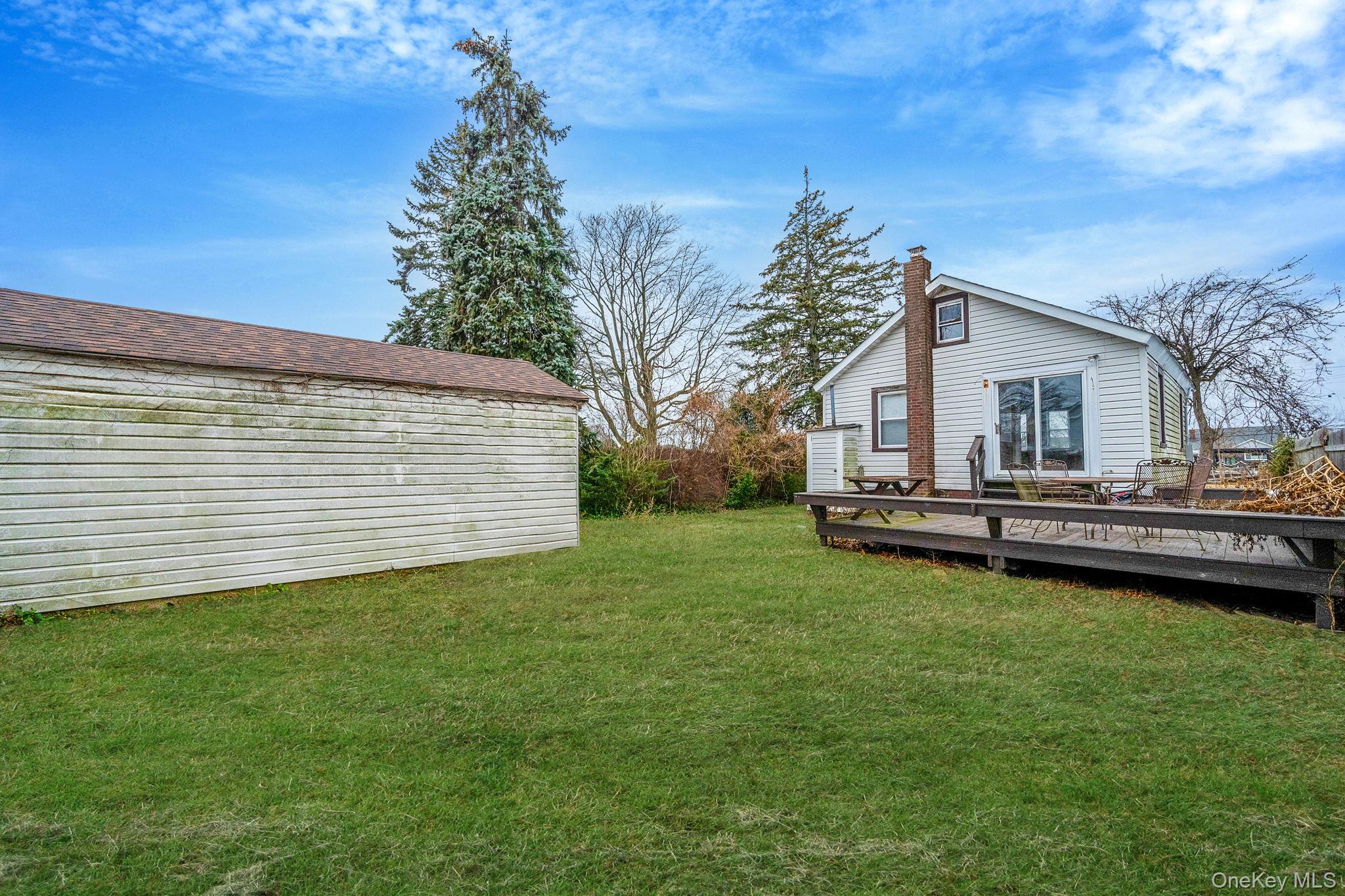 #19 photo, 8 Eastern Concourse, सफ़ोक काउंटी Amityville , NY 11701