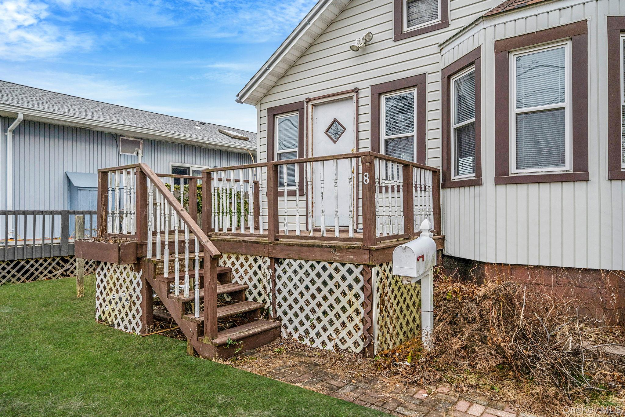 #2 photo, 8 Eastern Concourse, सफ़ोक काउंटी Amityville , NY 11701