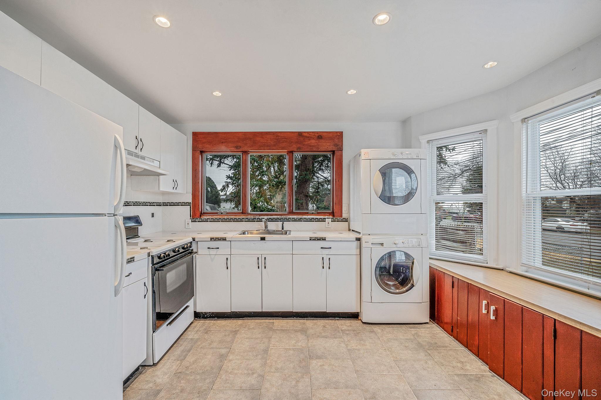 #4 photo, 8 Eastern Concourse, सफ़ोक काउंटी Amityville , NY 11701