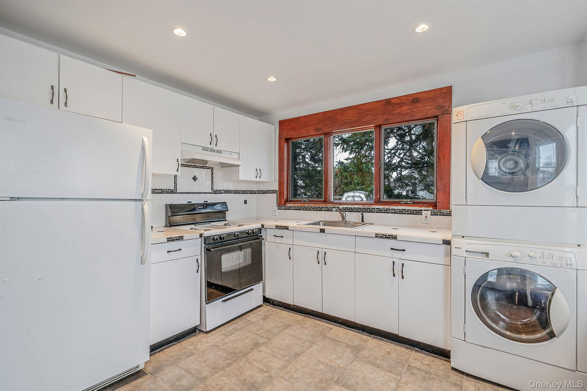 #5 photo, 8 Eastern Concourse, सफ़ोक काउंटी Amityville , NY 11701