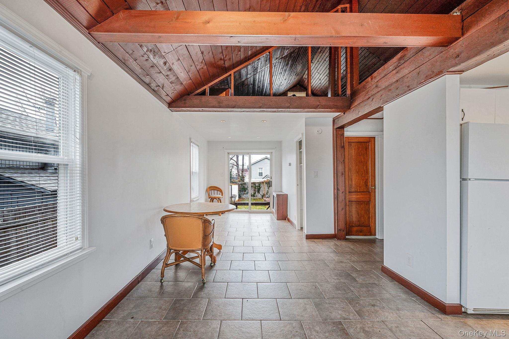 #8 photo, 8 Eastern Concourse, सफ़ोक काउंटी Amityville , NY 11701