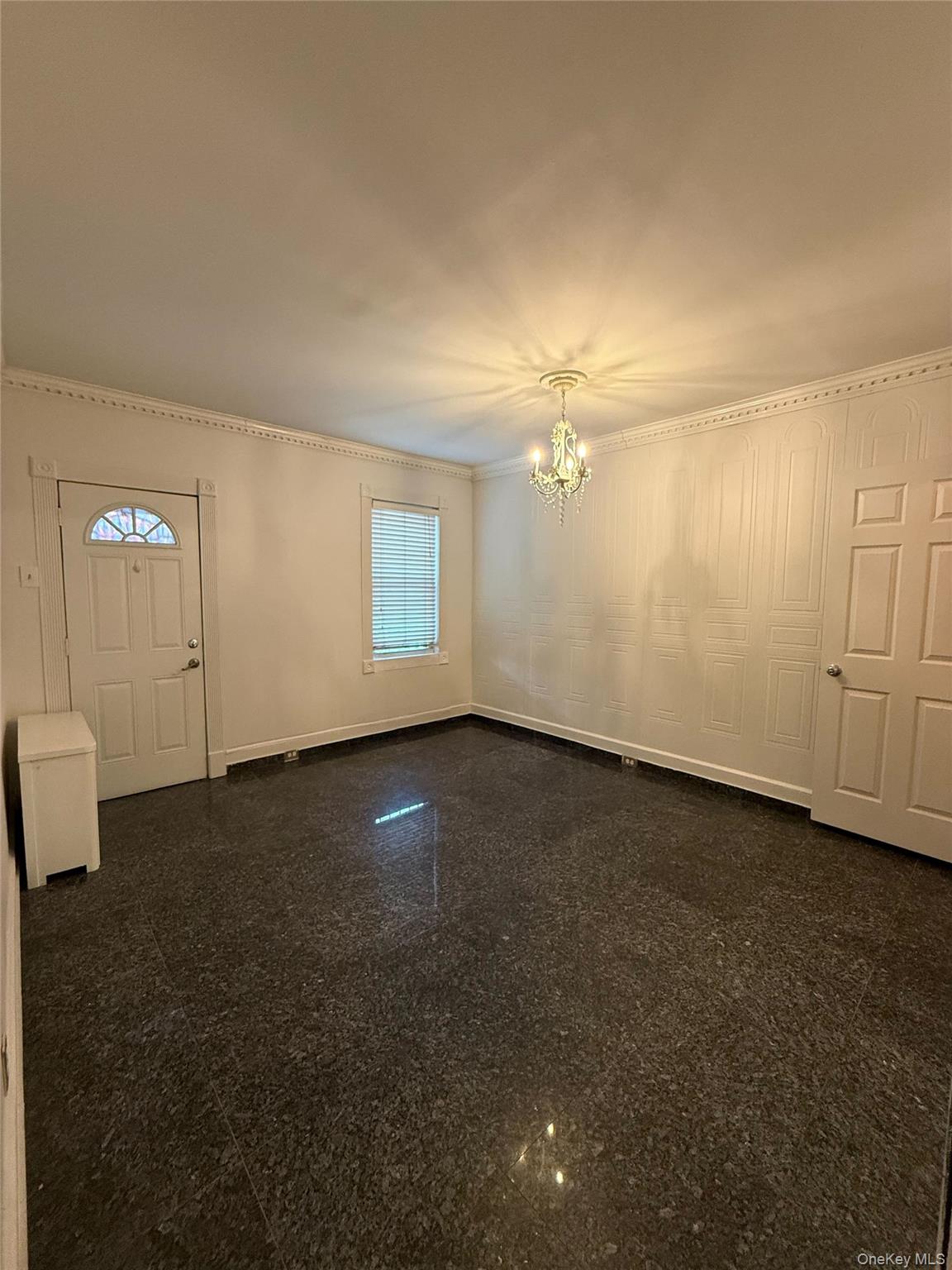 #12 photo, 54-40 80th Street, קווינס Elmhurst , NY 11373