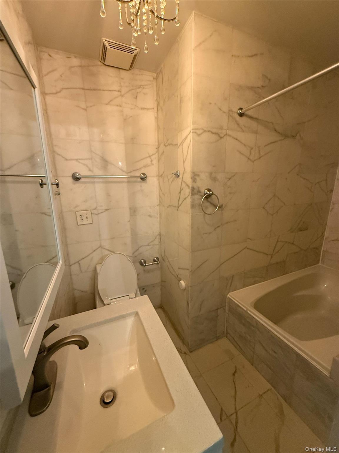 #13 photo, 54-40 80th Street, קווינס Elmhurst , NY 11373