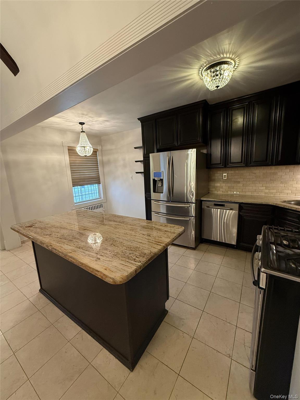 #7 photo, 54-40 80th Street, קווינס Elmhurst , NY 11373