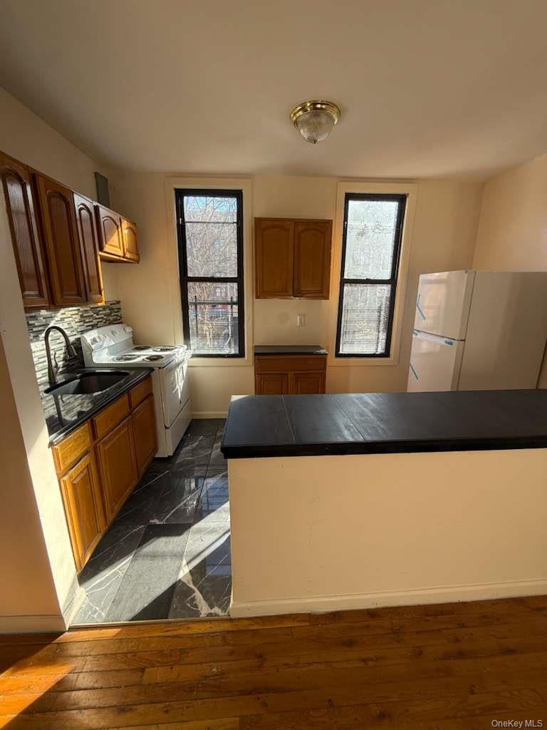 #14 photo, 2304 Bassford Avenue, 브롱크스 Bronx , NY 10458