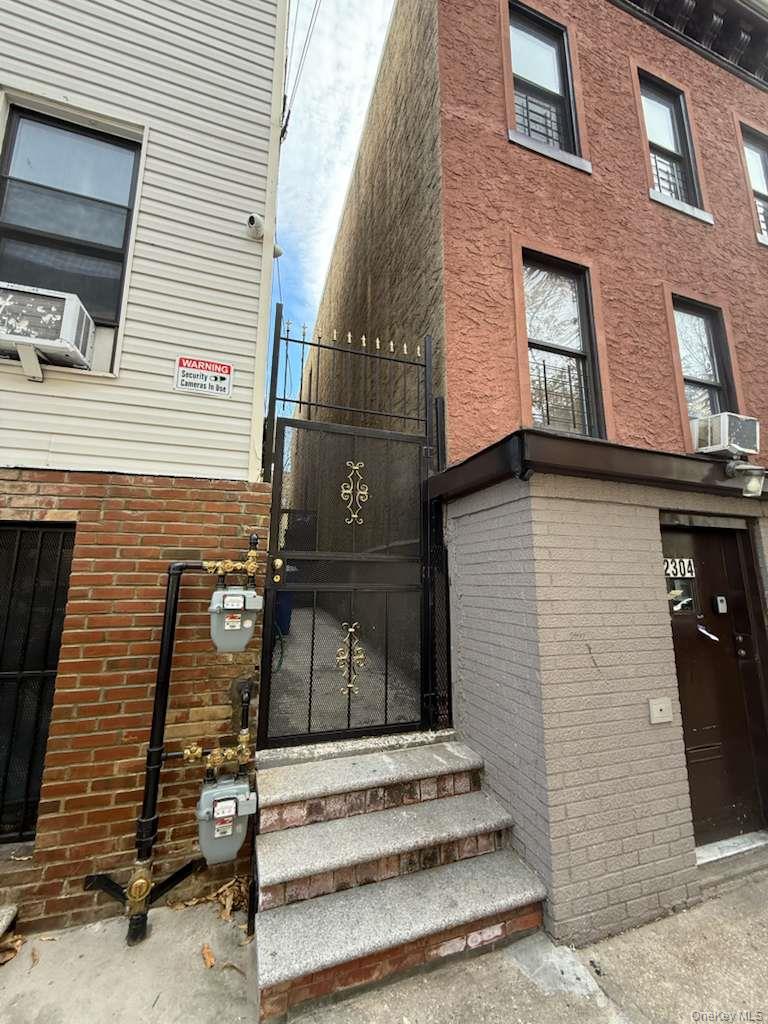 #4 photo, 2304 Bassford Avenue, 브롱크스 Bronx , NY 10458