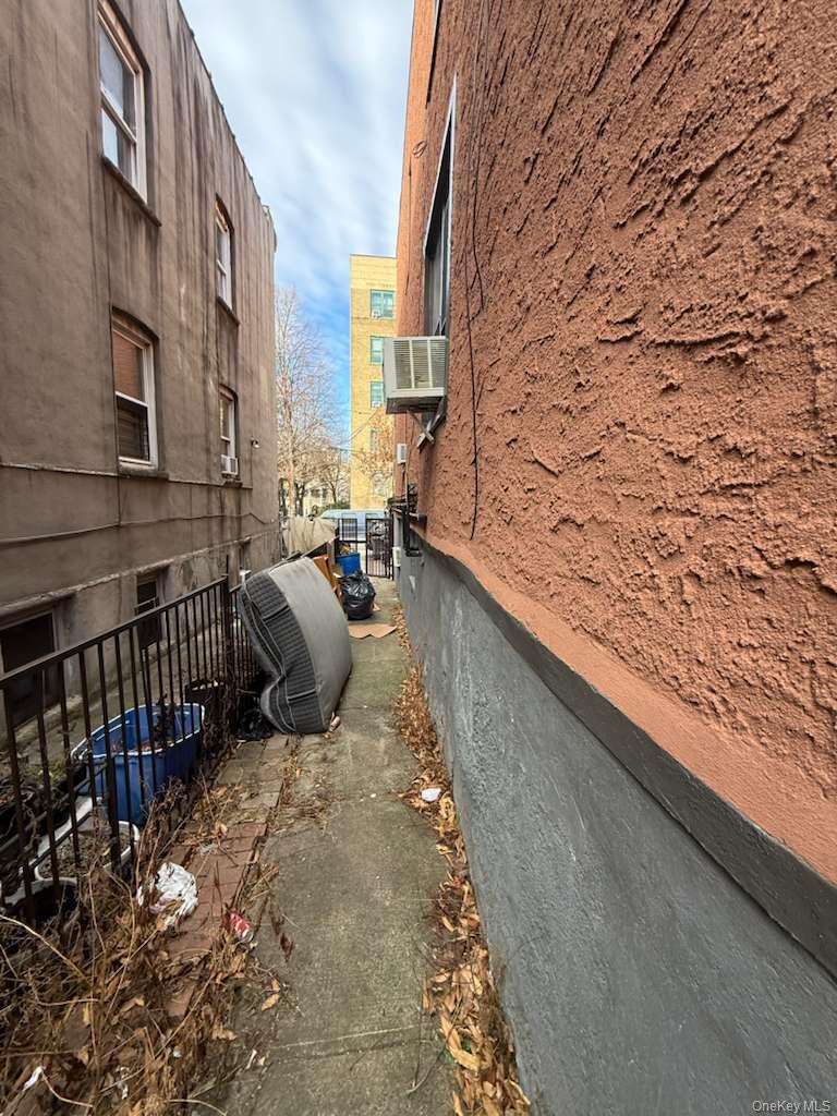 #5 photo, 2304 Bassford Avenue, 브롱크스 Bronx , NY 10458