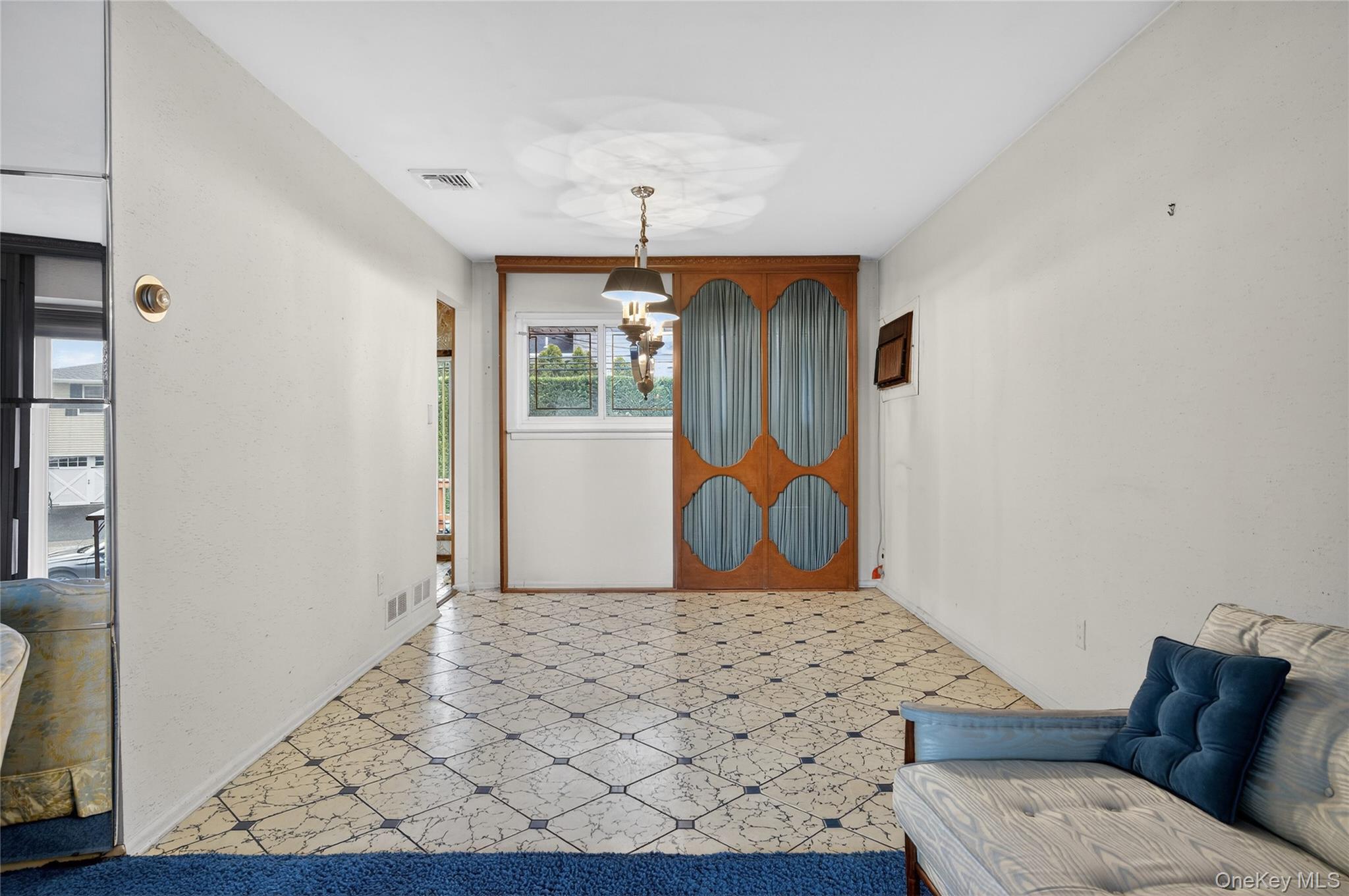 #7 photo, 50 Netto Lane, Plainview , NY 11803