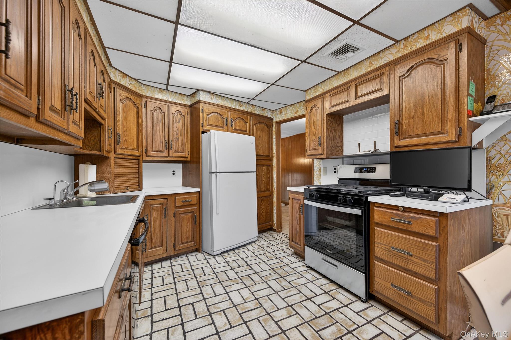 #9 photo, 50 Netto Lane, Plainview , NY 11803