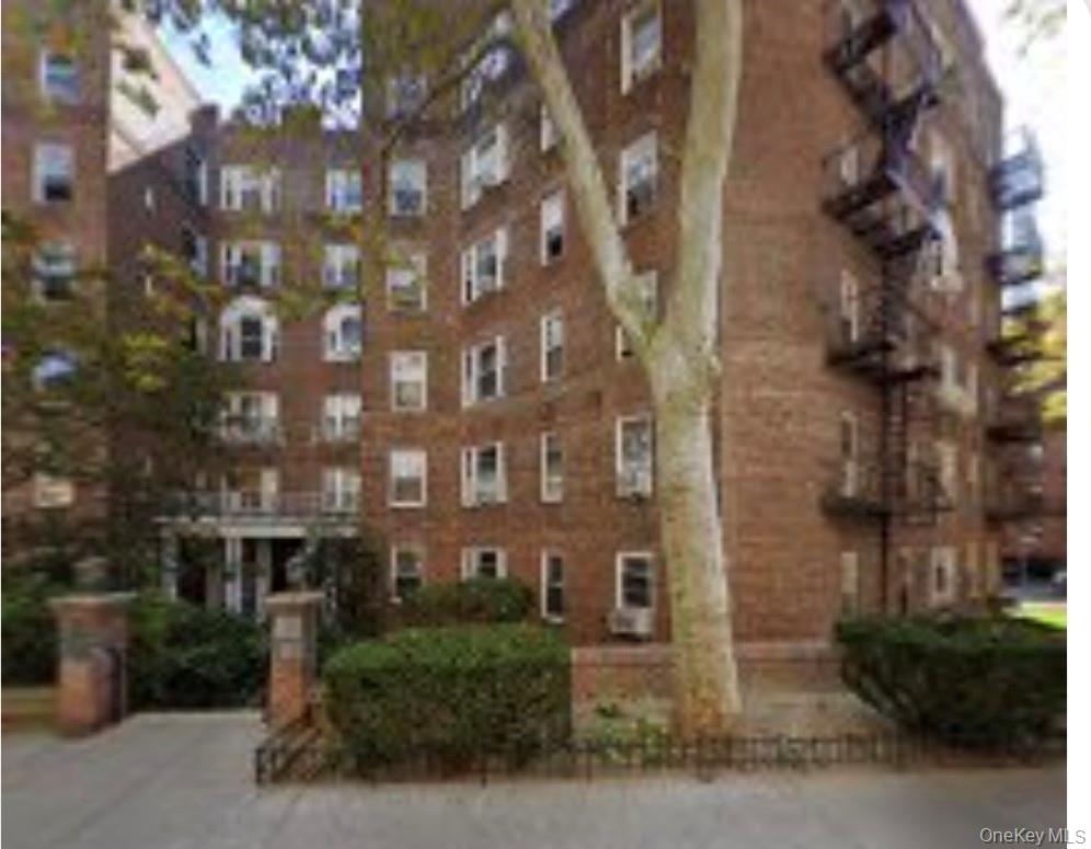 #1 photo, 12416 84th Road, Куинс ‖ Kew Gardens , NY 11415